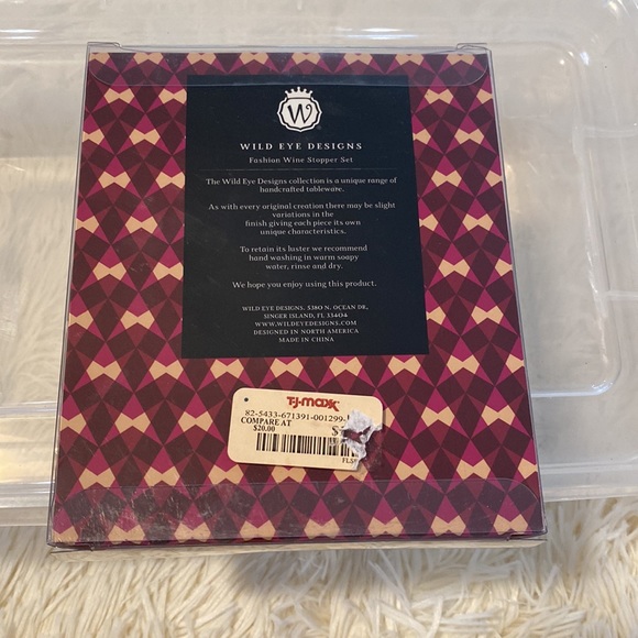 Red sequin wine 🍷 bottle holder and matching wine stopper set. - Picture 4 of 7